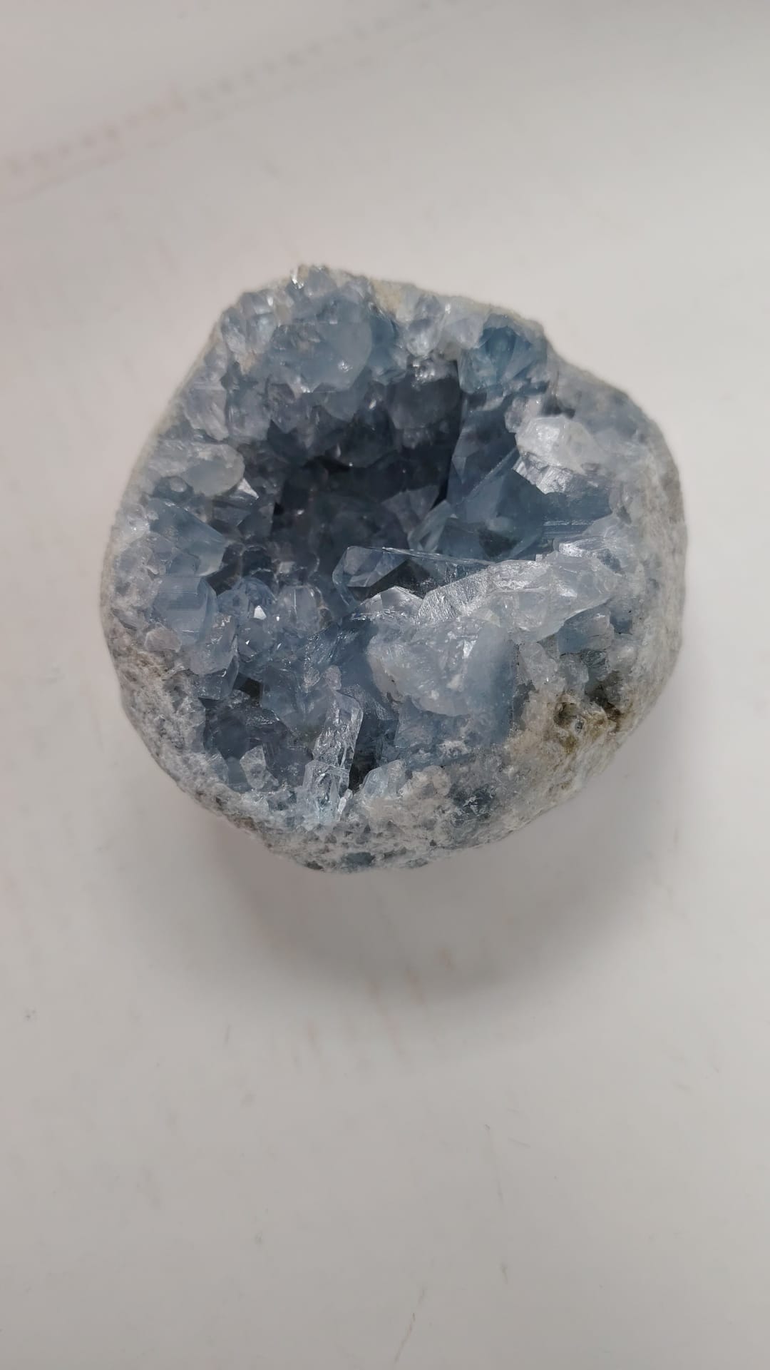 天青石晶洞晶體及基岩細節