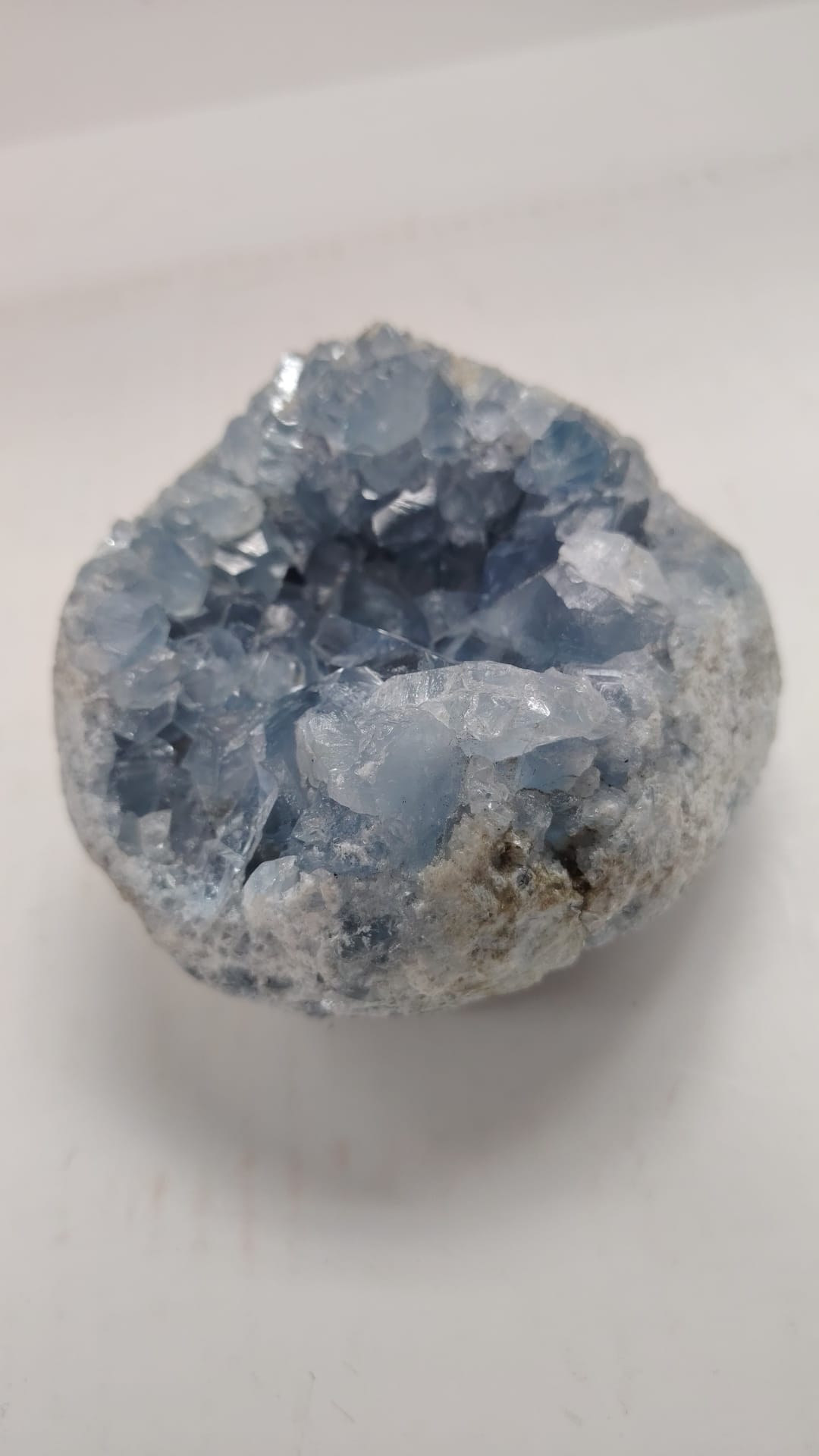 天青石晶洞擺件另一角度
