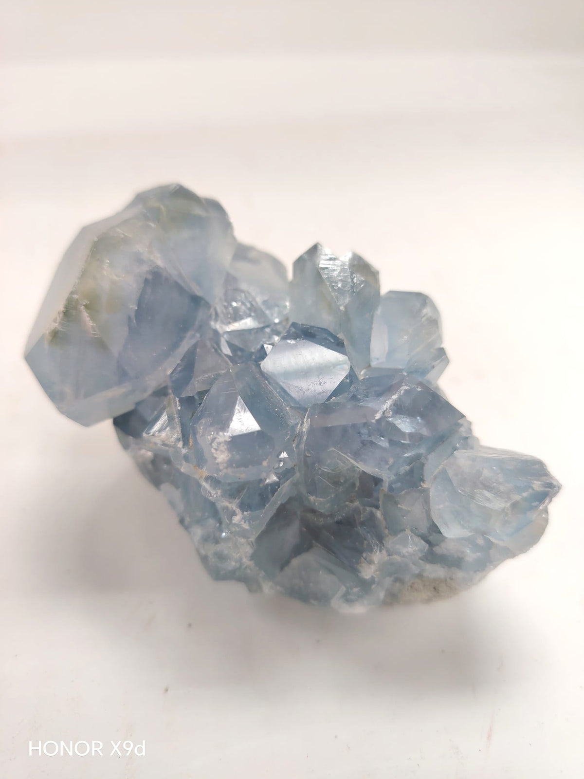324克天青石晶簇俯視角度